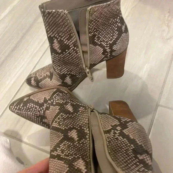Reptile print ankle boots - Picture 3 of 4